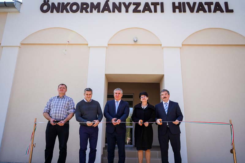 Megszépült az önkormányzati hivatal Tetétlenen