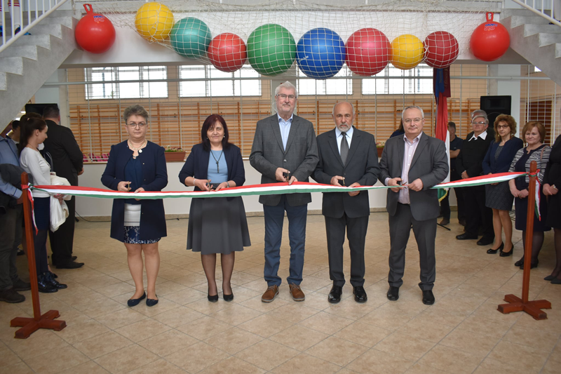 Három településen is adtak át felújított iskolát Hajdú-Biharban