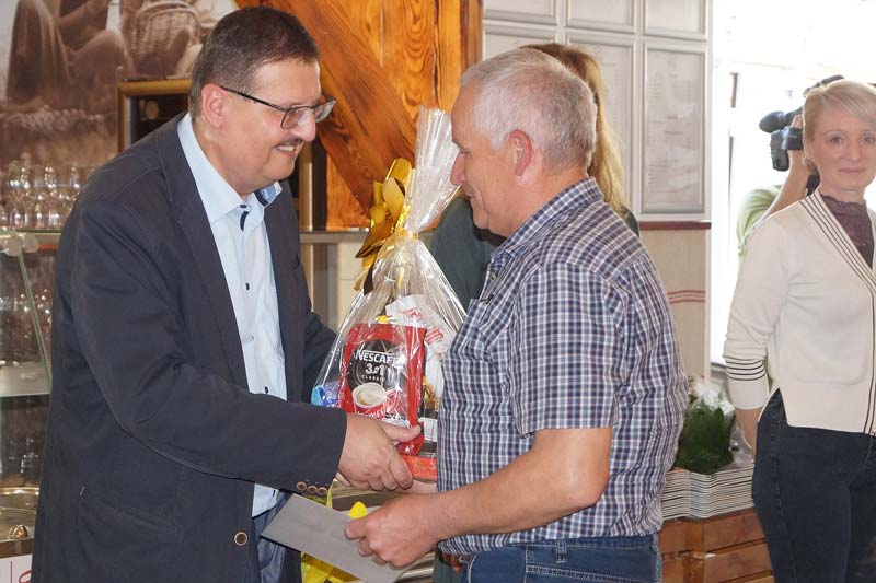 Elismeréseket adtak át Szent Flórián nap alkalmából Bábolnán