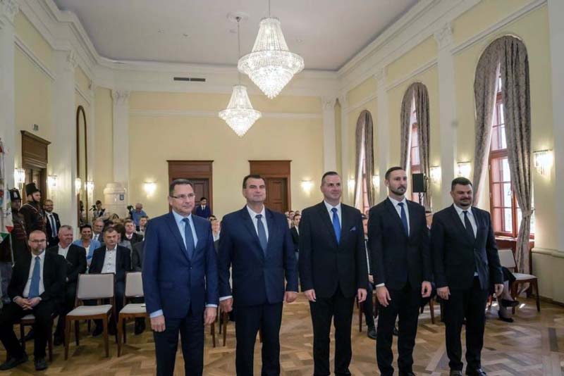 Átadták a megújult Korona Szalont