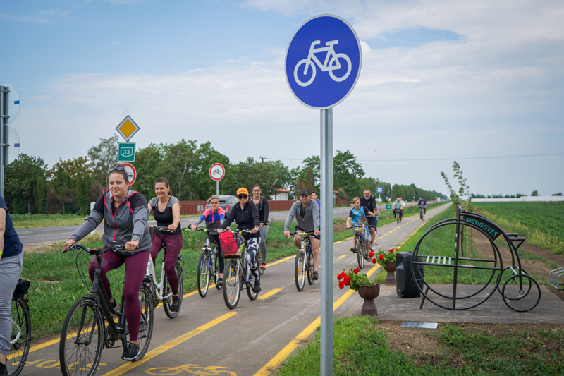 Átadták a nagyhegyesi kerékpárutat