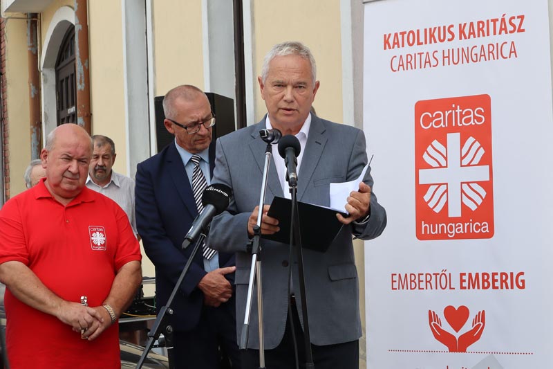 Karitász Jelenlét Pont nyílt Pápán