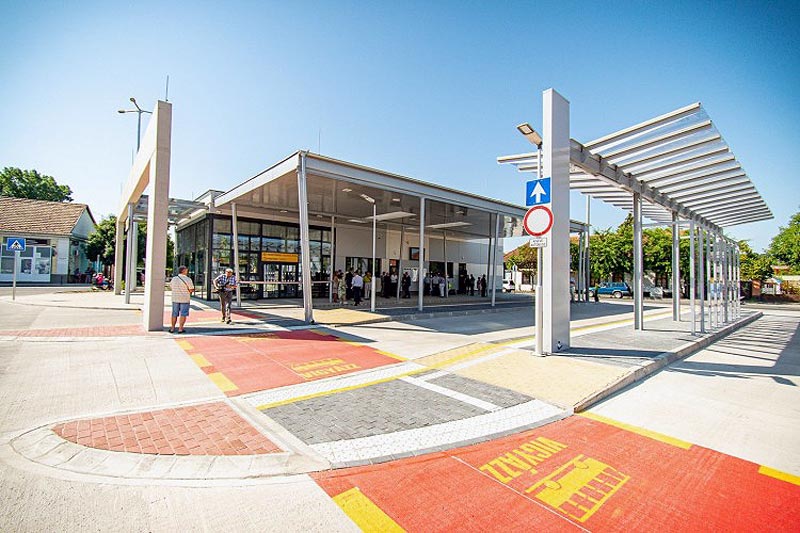 Átadták Kiskunhalas új buszállomását