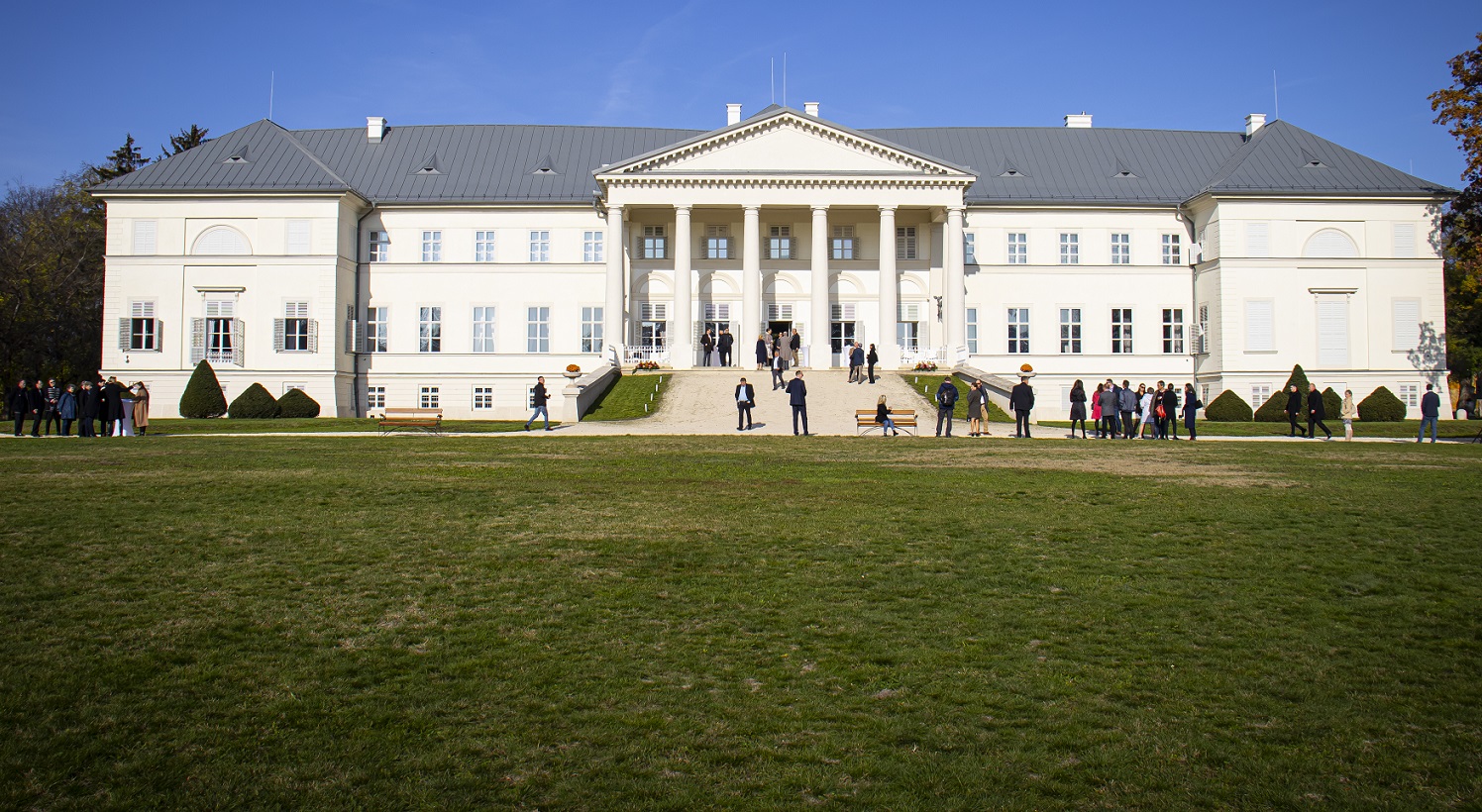 Megújult formájában várja újra látogatóit a dégi Festetics-kastély