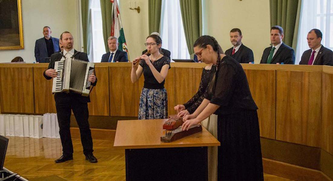 Év végi közgyűlés karácsonyi műsorral