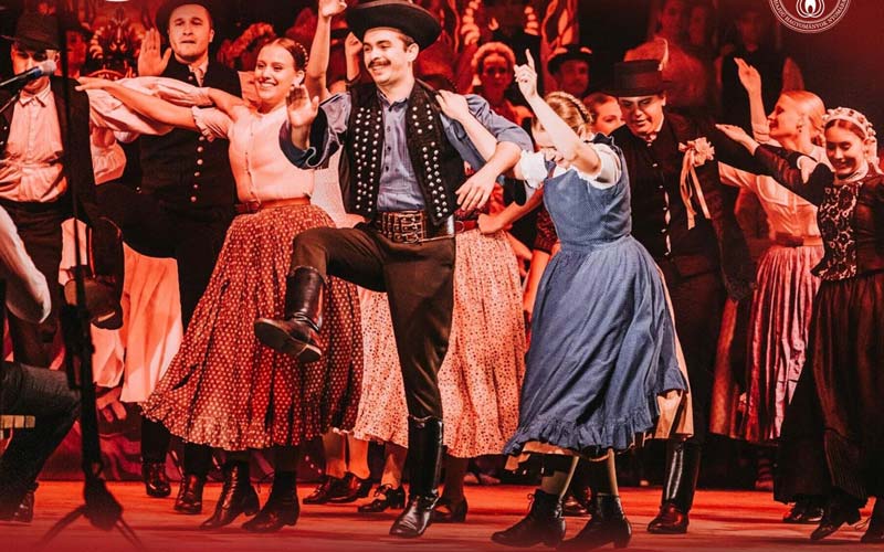 Táncolni tanítják a vármegyét