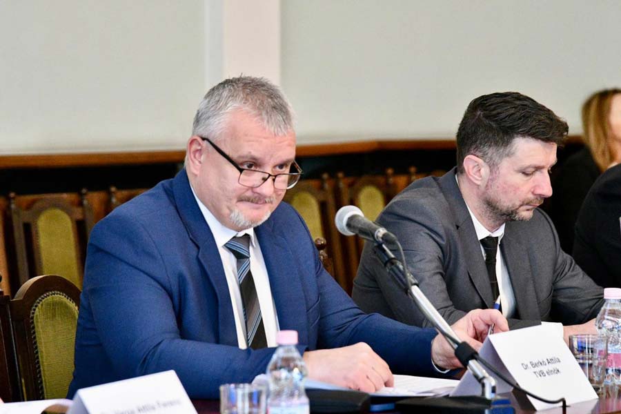 Elismeréseket és emléklapokat adományozott a Területi Védelmi Bizottság Jász-Nagykun-Szolnok vármegyében