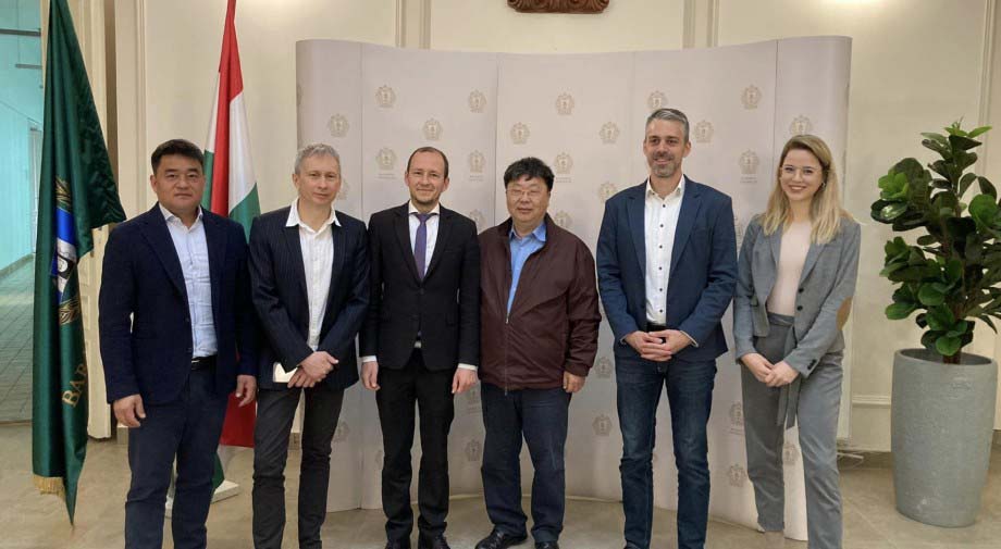 Kínai delegációval tárgyalt a Őri László