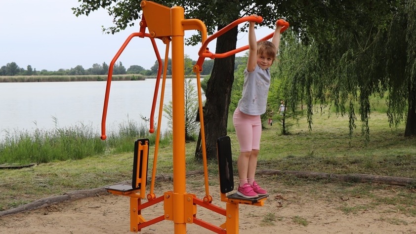 Befogadó játszótér épül a Sóstónál – további fejlesztésekre is pályáznak