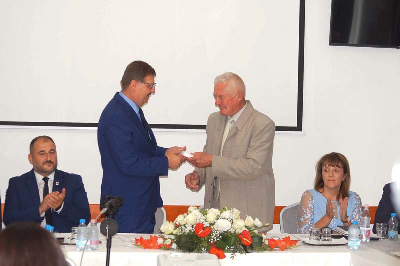 Popovics György imázsfilmet adott át Ácson