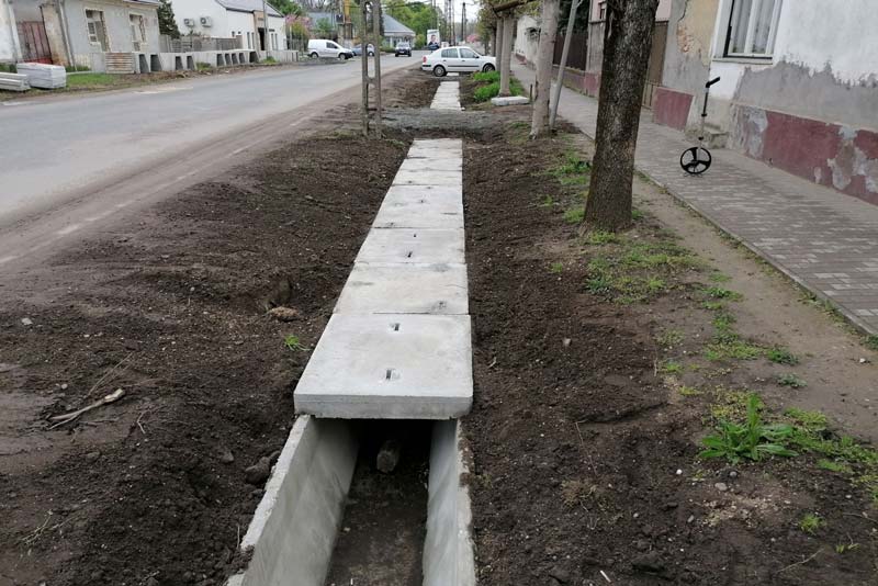 Zajlanak a csapadékvíz-elvezető rendszer felújítási munkái Faddon