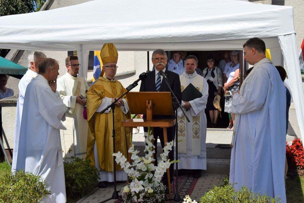 Emlékművet avattak Pördeföldén