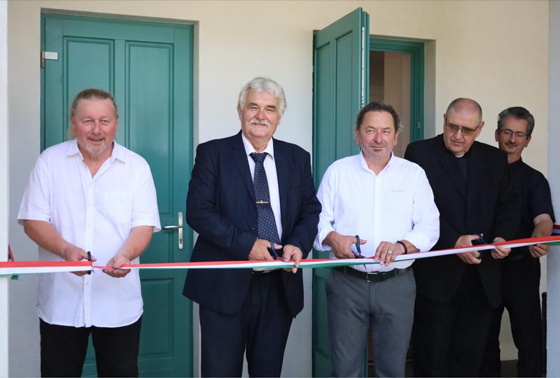 Átadták a perbáli zarándok-turista pihenőhelyet