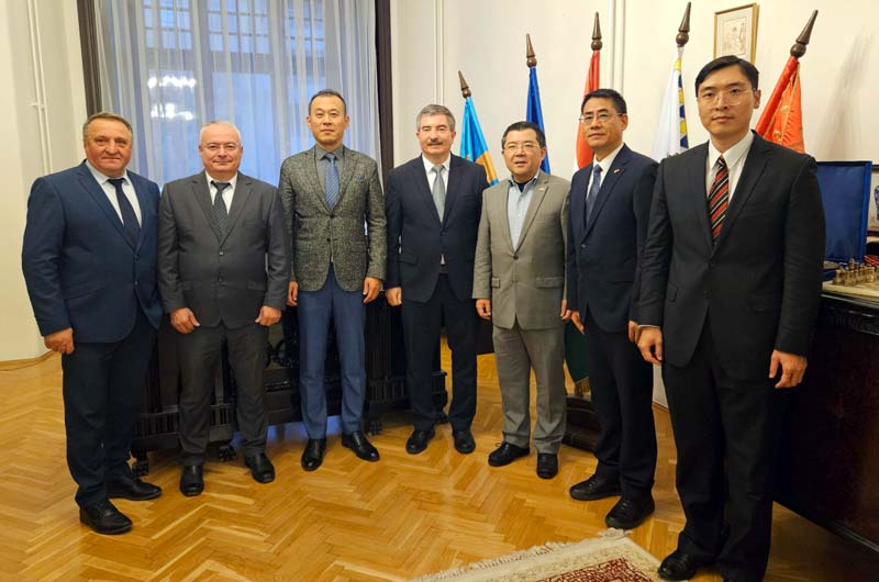 Nagyköveti látogatás a Vármegyeházán