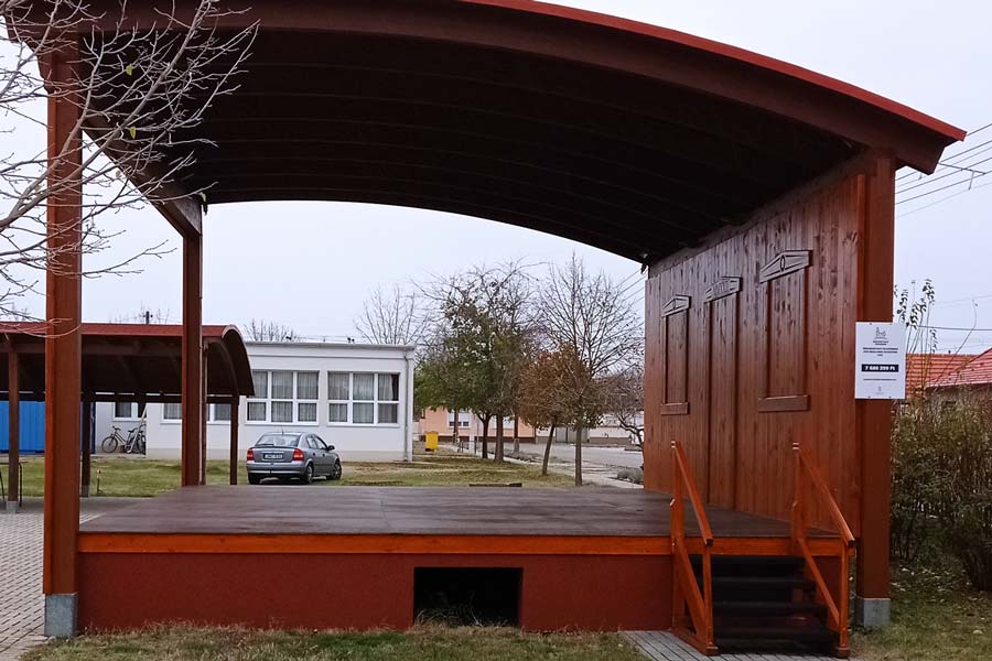 Színpad és rendezvényterület felújítása Kaskantyún