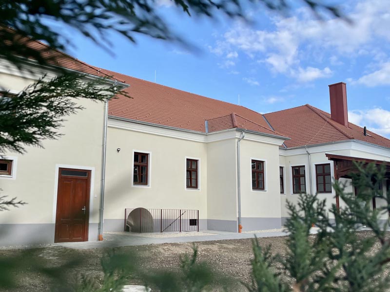 Felújították az Ebergényi-kastélyt Egyházasfaluban