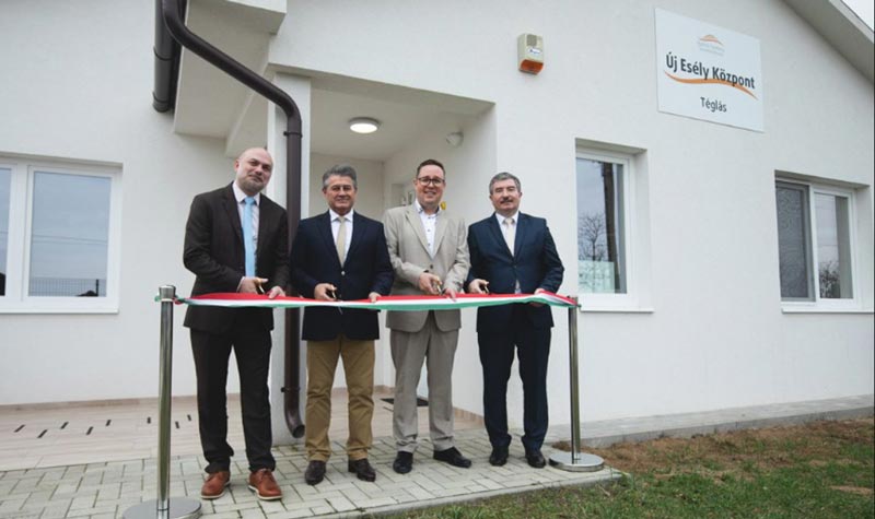 Átadták az Új Esély Központot Tégláson