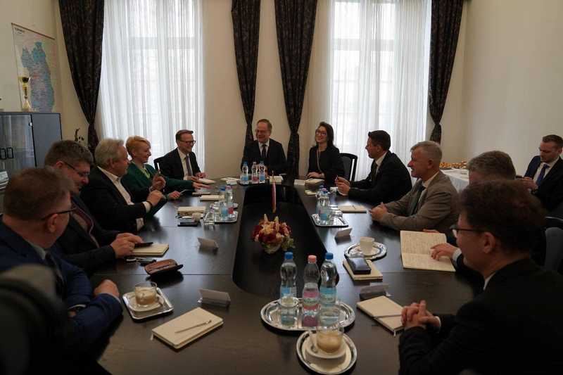 Közigazgatási és területfejlesztési miniszteri látogatás a Vármegyeházán