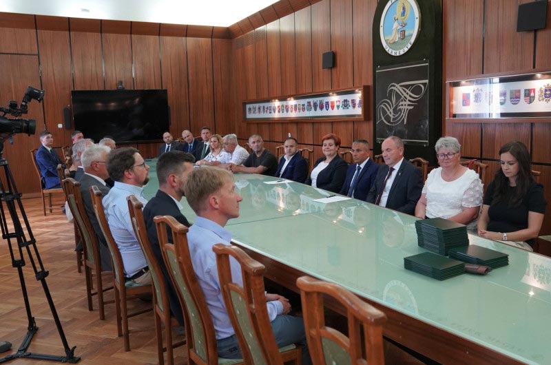 A Vármegyeházán adták át a megbízóleveleket