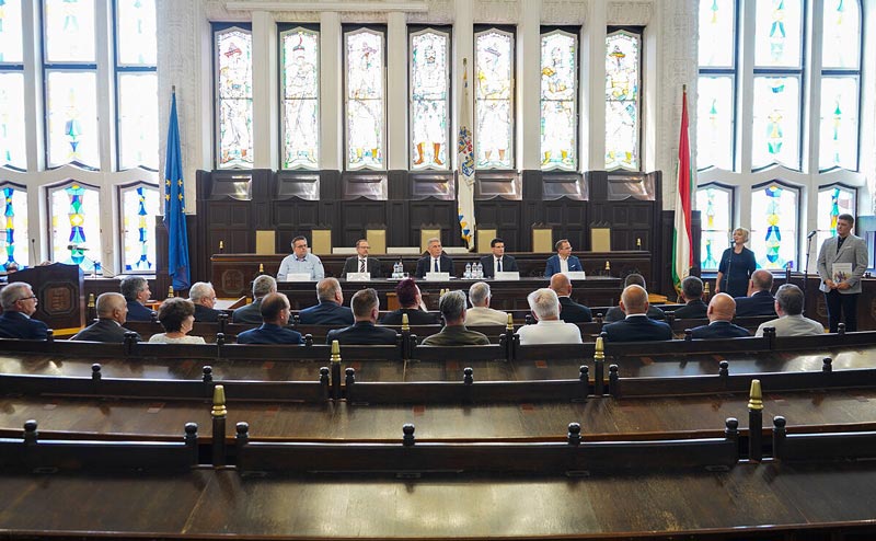 Átvették megbízóleveleiket a Hajdú-Bihar Vármegyei Közgyűlés június 9-én megválasztott tagjai