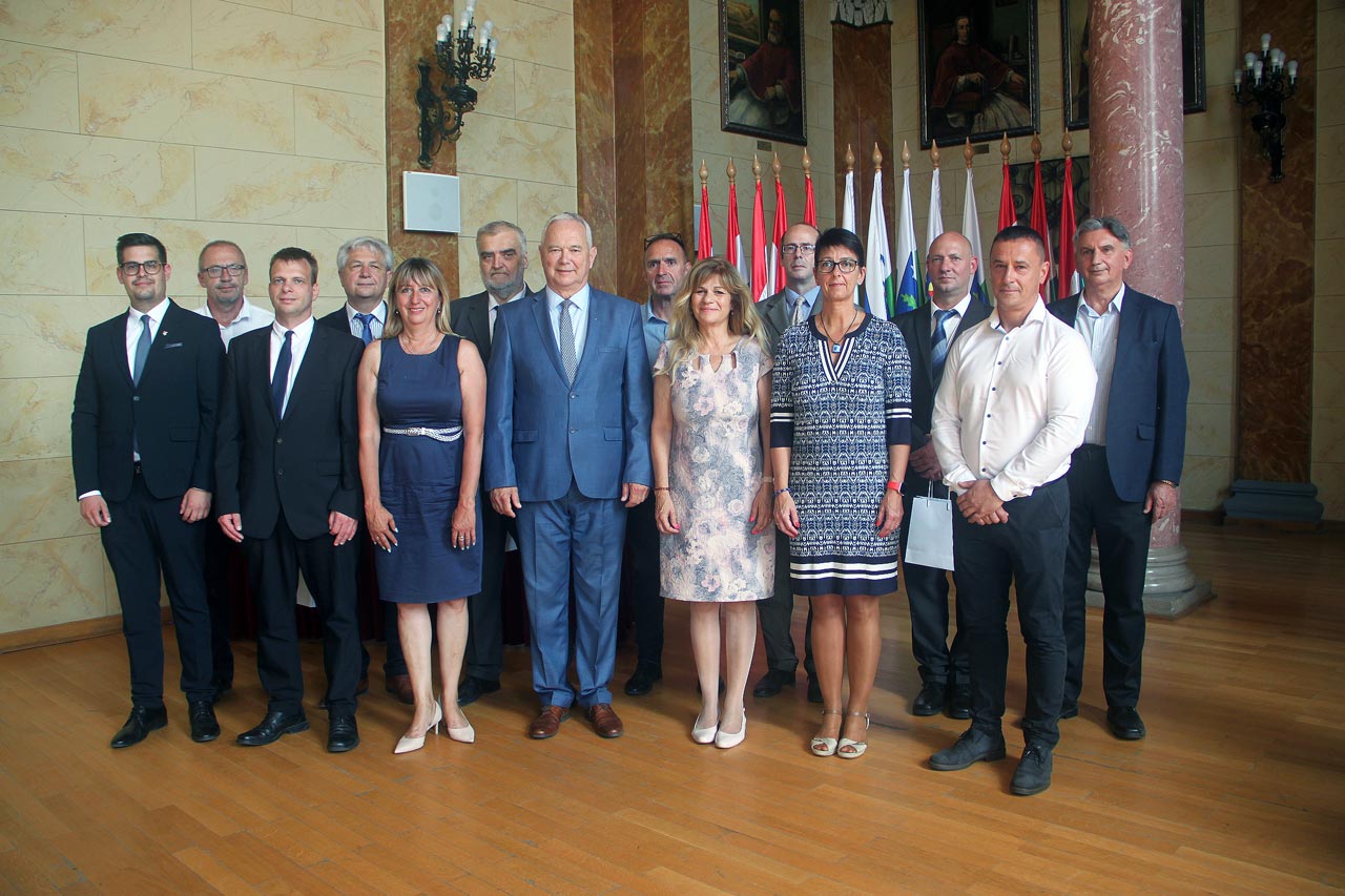 Átvették megbízólevelüket a mandátumot szerzett Veszprém vármegyei képviselők