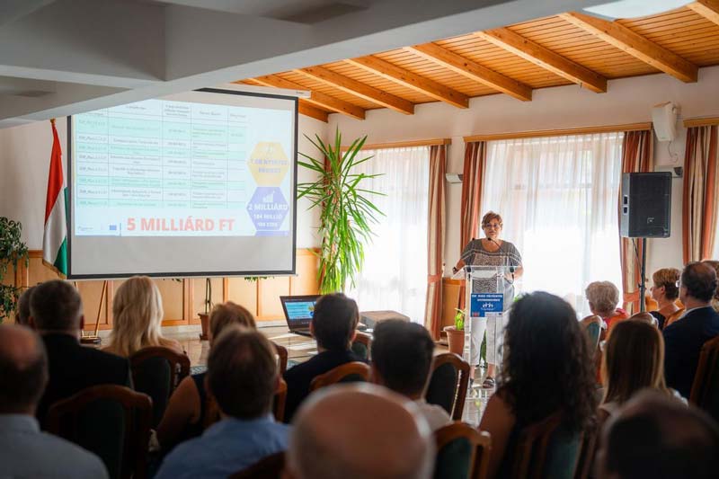 Már több mint kétmilliárd forint nyertes pályázatnál tart Bonyhád