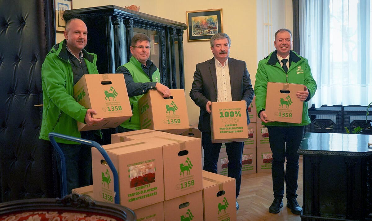 Idén is megteltek a karácsonyi Szeretetdobozok