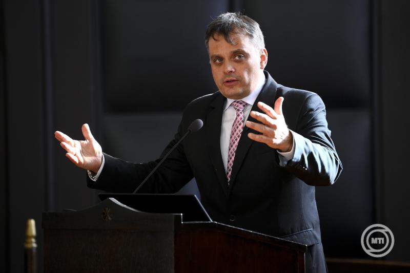 Latorcai Csaba: az önkormányzatoknak joguk van eldönteni, hogy kikkel kívánnak együtt élni