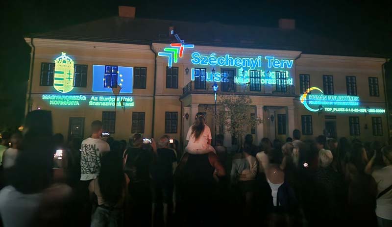 Fényben úszott a balmazújvárosi Semsey-kastély