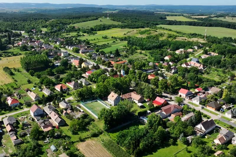 Hátrányos helyzetű gyermekek táborozhattak Ácsteszéren