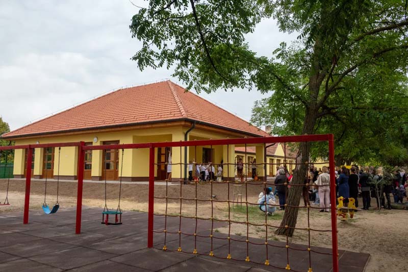 Ünnepélyes keretek között adták át a bővített Csicsergő Óvodát Csévharaszton