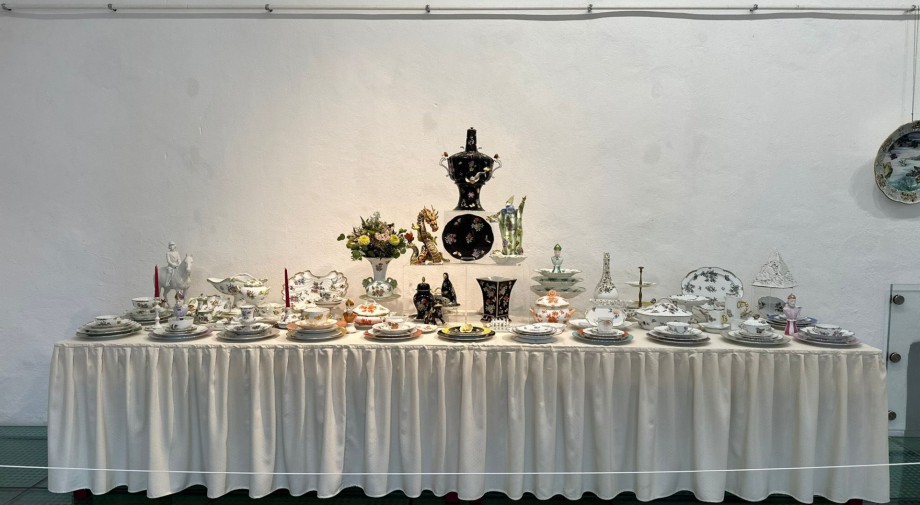 A siklósi várban nyílt meg a Herendi Porcelánmanufaktúra kiállítása