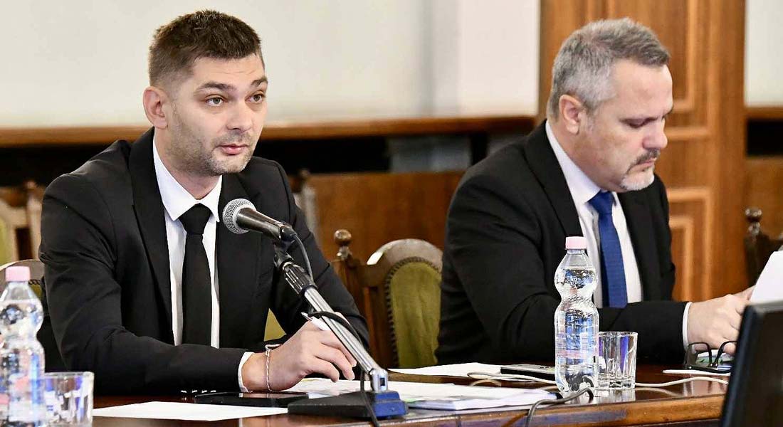 Egy perces néma felállással tisztelegtek Rentzné dr. Bezdán Edit emléke előtt