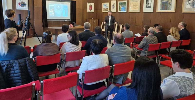 A Versenyképes Járások Program keretében térfigyelő kamerákat adtak át Nádudvaron