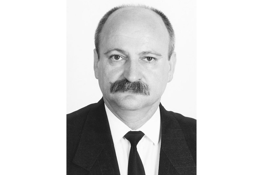 Elhunyt Láyer József