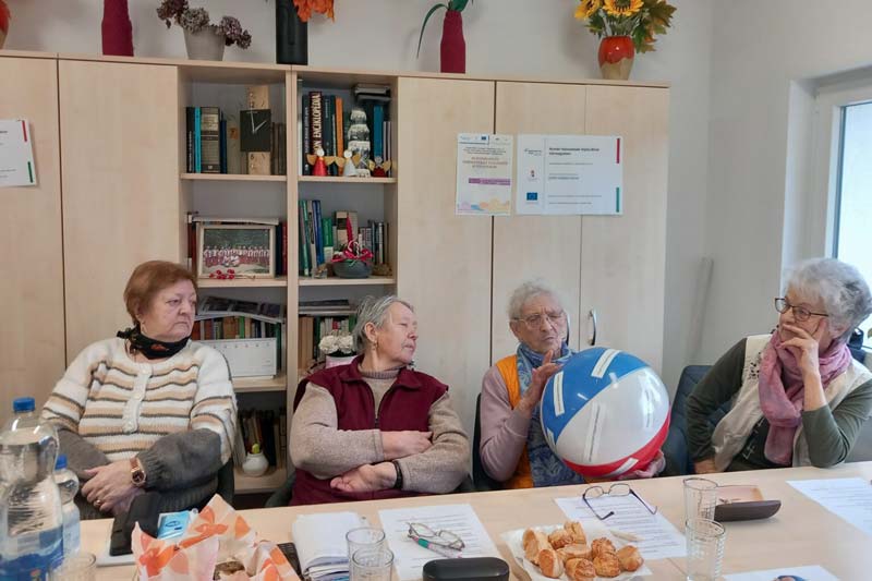 Egészségügyi kvízjátékokban mérették meg magukat az idősek Hajdúhadházon