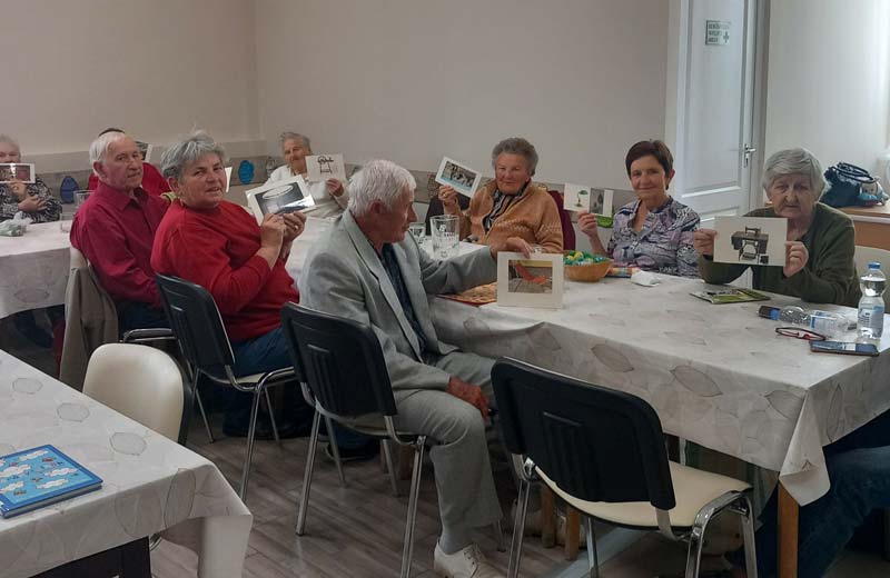 „Amikor én gyerek voltam” – nosztalgikus beszélgetés és múltidéző foglalkozás Hajdúszoboszlón