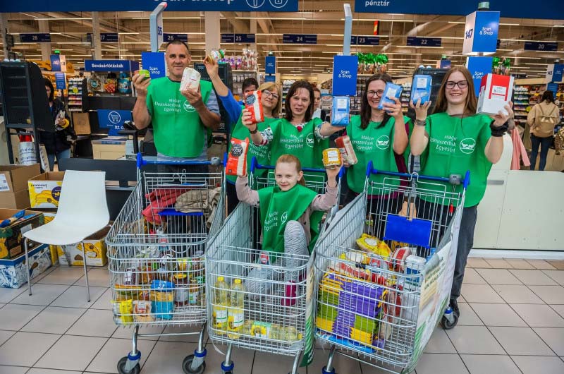 Több száz millió forintnyi élelmiszeradomány a tét az Élelmiszerbank hétvégi gyűjtésén