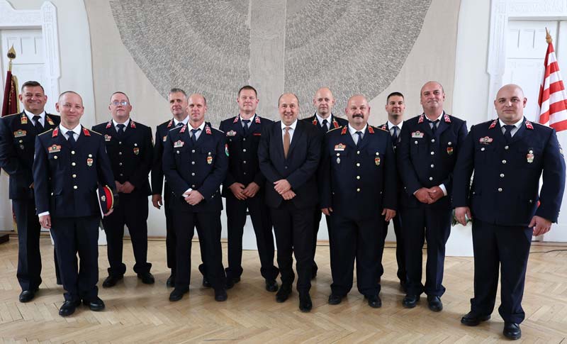 Ötvenhét tűzoltó részesült dicséretben Komárom-Esztergomban