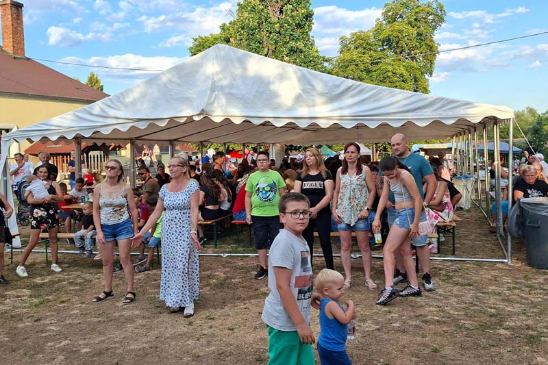 Retró slágerek és bikarodeó – falunapot tartottak Bakonybánkon